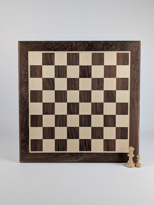 Échiquier artisanal en bois signé Argoat Créations, fabriqué à Lille, 100% made in France
Artisanal - Ebéniste - fait main -jeu d'échec - chessboard - local - Noyer - Erable - fabriqué en France - échec - échiquier 