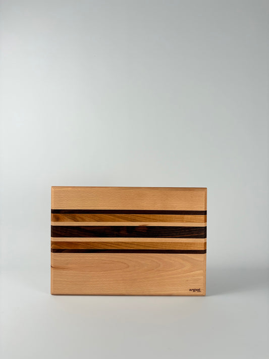 Planche à découper artisanale en bois massif fabriquée à la main à Lille.